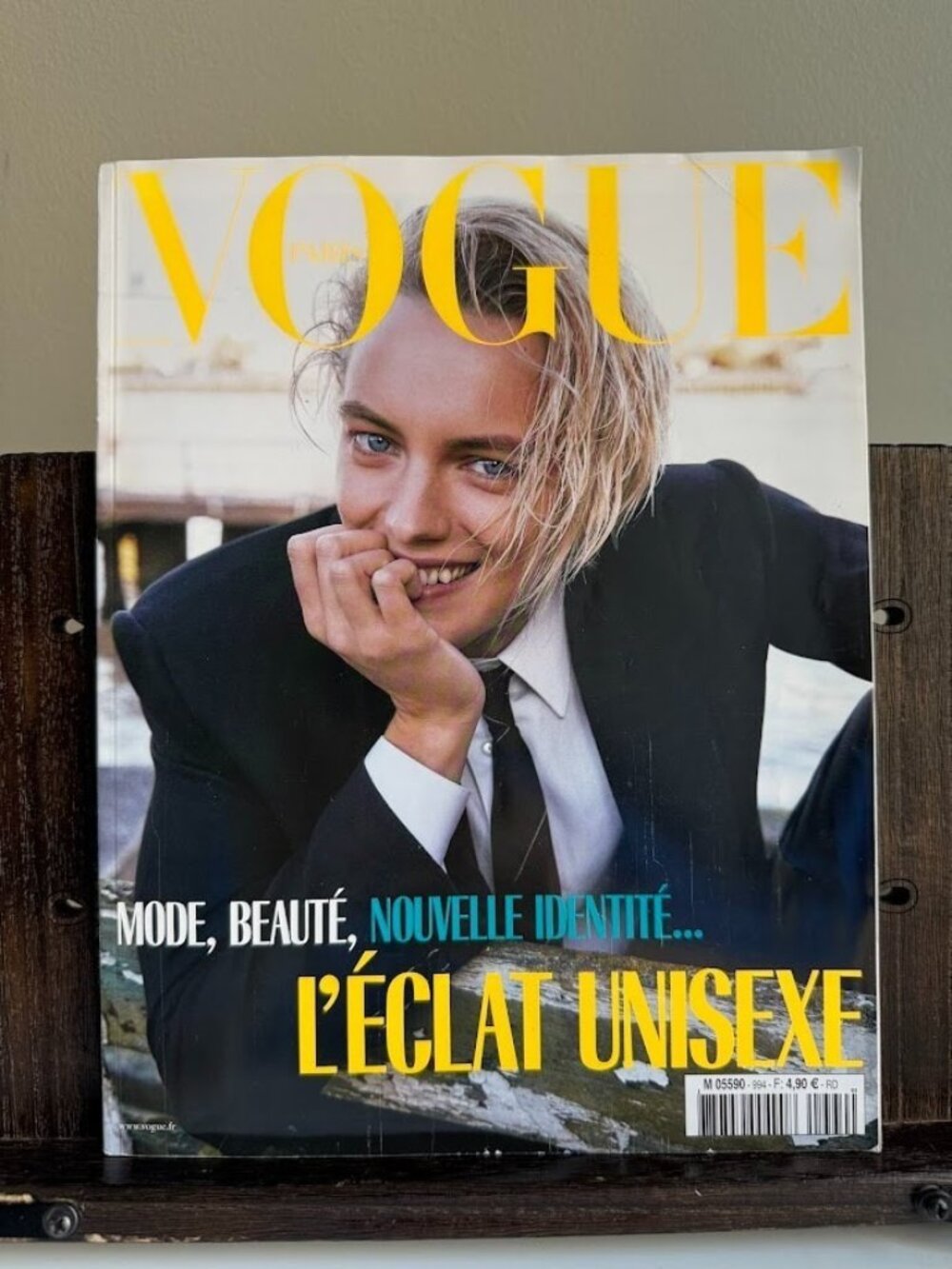 Vogue Paris Magazine February 2019 #994 - L'Eclat Unisexe - Erika Linder Cover
